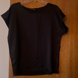 Black shirt sleeve blouse